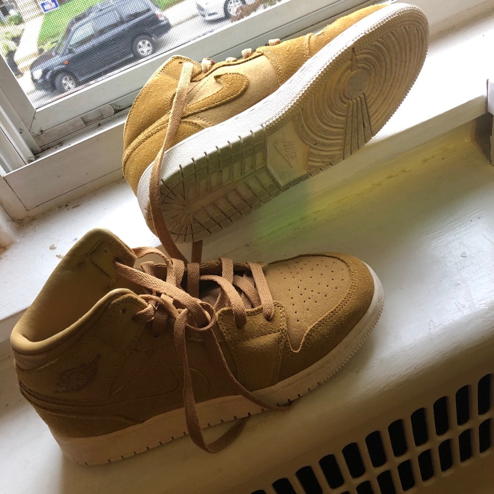 Boys Nike worn once